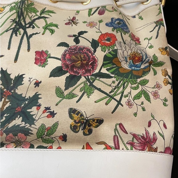 Gucci Vintage Flora White Leather Drawstring Bag-Authenticated - Picture 9 of 15